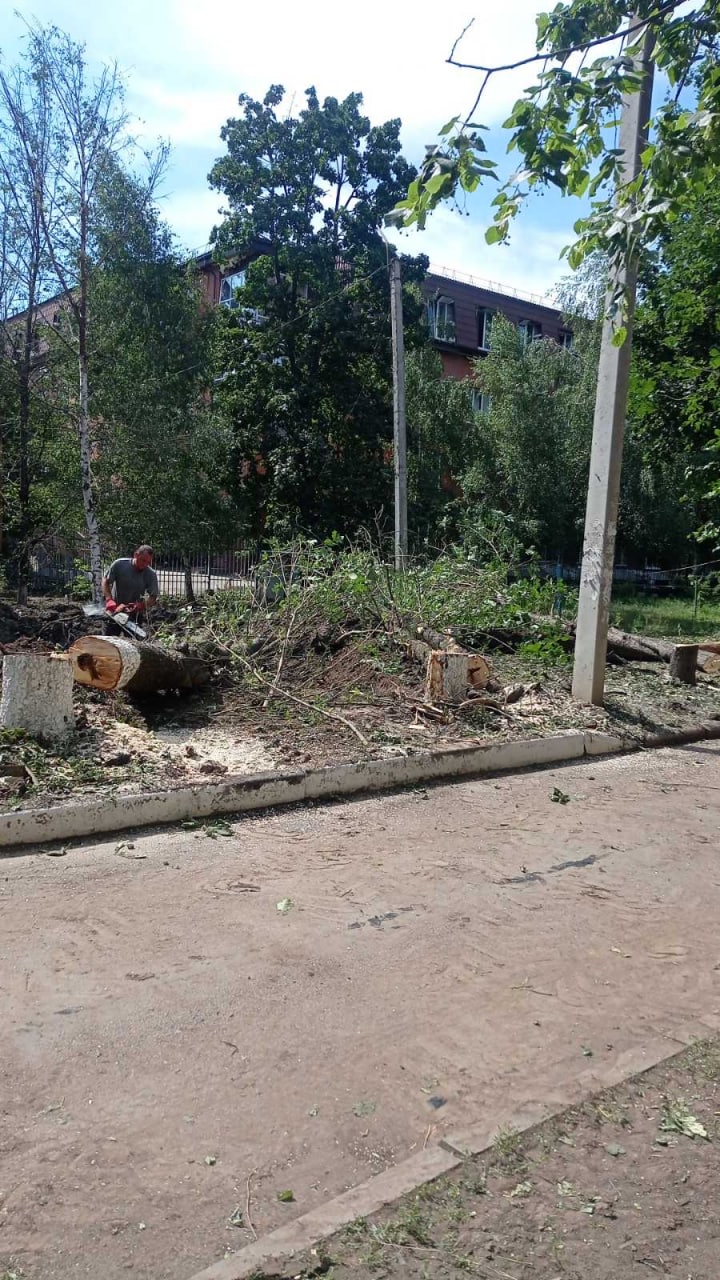 У Харкові продовжують усувати наслідки негоди