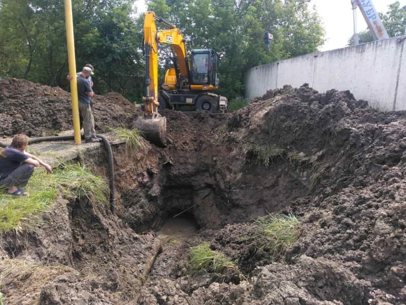 В Індустріальному районі відновлюють водоводи