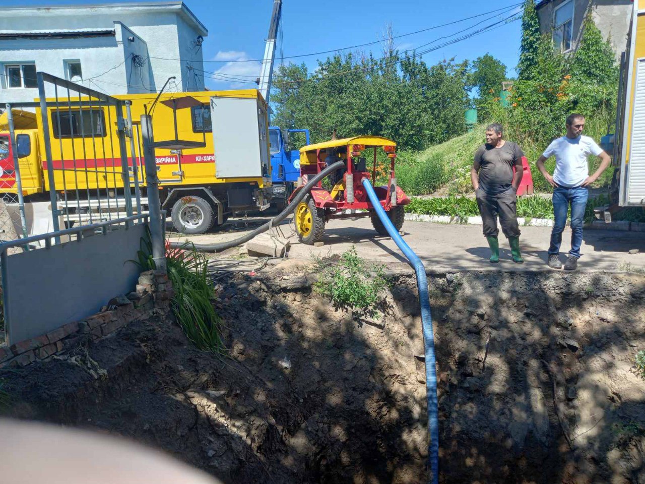 В Індустріальному районі відновлюють водоводи
