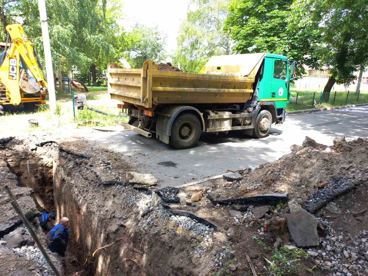 В Індустріальному районі відновлюють водоводи