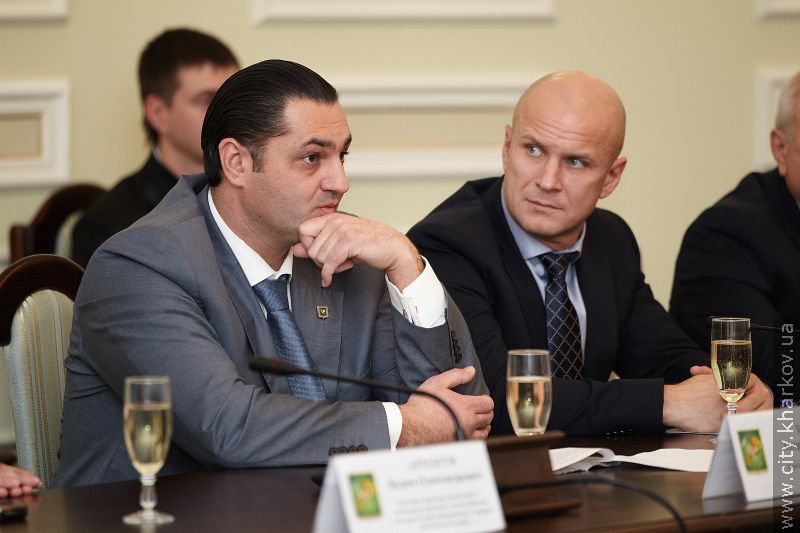 Геннадій Кернес провів прийом жіночої футбольної команди «Житлобуд-1»