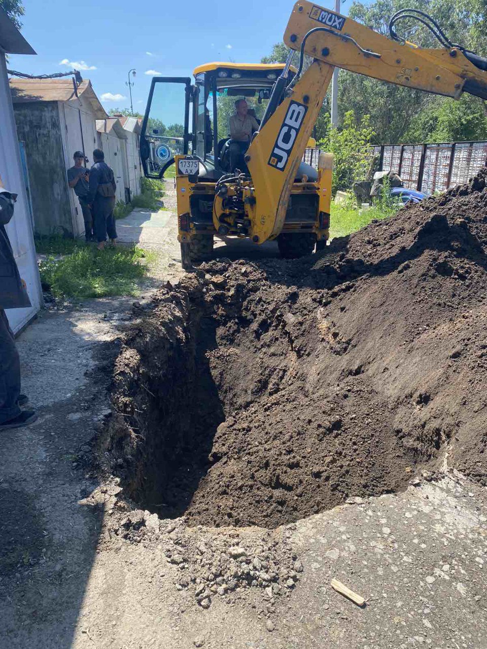 У Новобаварському районі відновлюють водоводи