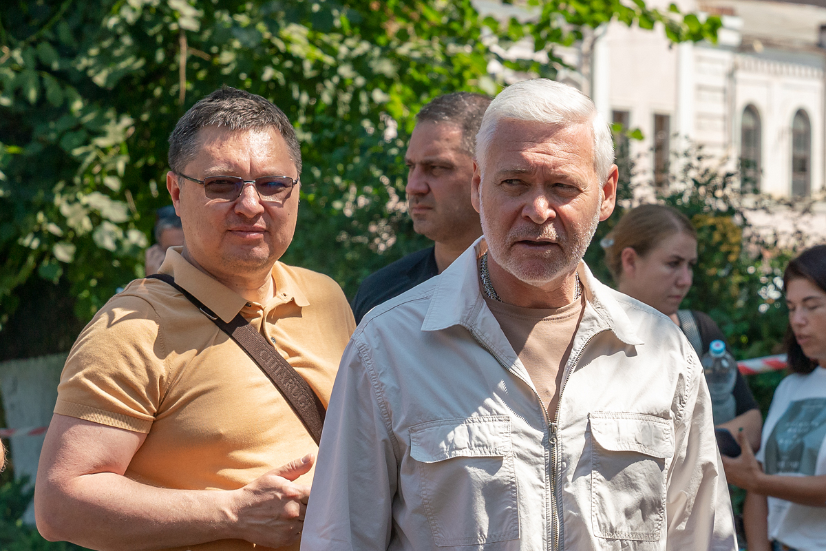 У Харкові усувають наслідки нічного обстрілу
