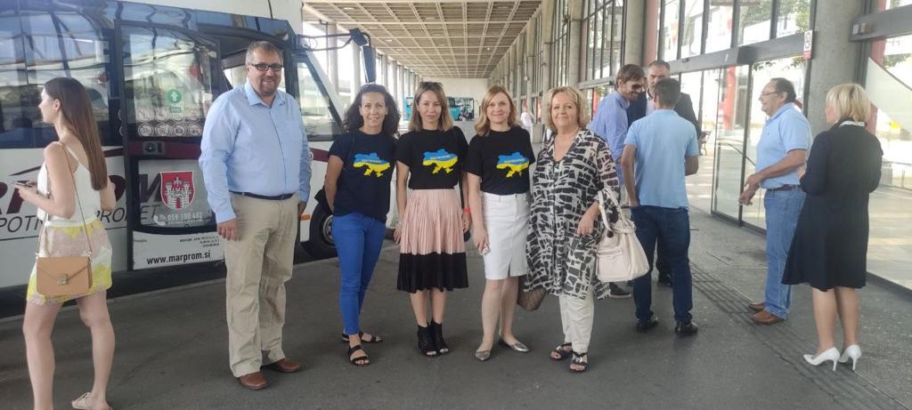 Харкову передали автобус та гуманітарну допомогу зі Словенії