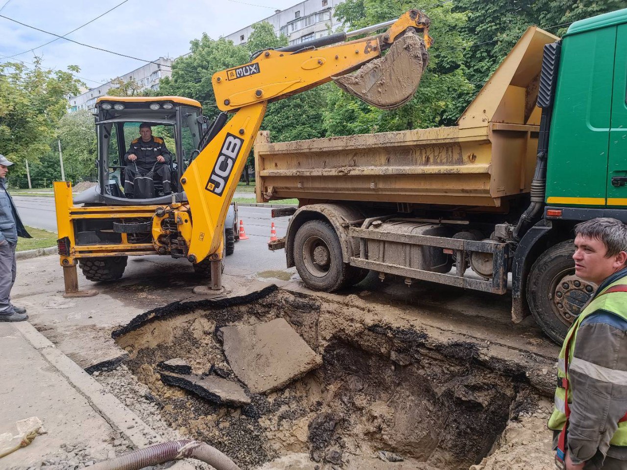 В Основ'янському районі відновлюють подачу води