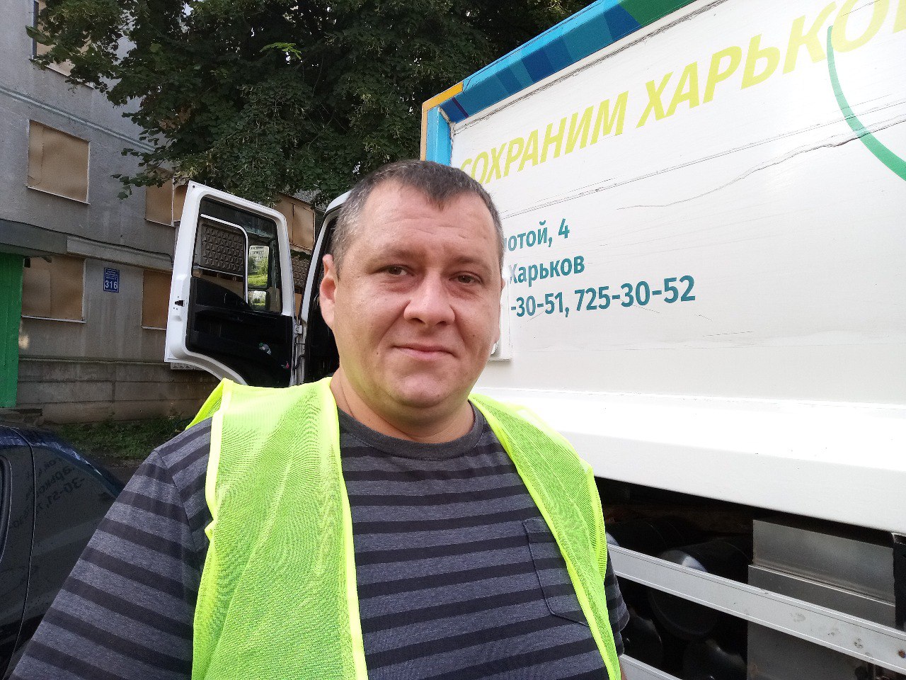 #Обличчя_Харкова. Екіпаж сміттєвозу КП «КВПВ», що прибирає в мікрорайонах «Сонячний» та «Горизонт»
