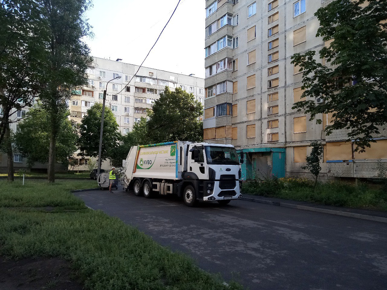 #Обличчя_Харкова. Екіпаж сміттєвозу КП «КВПВ», що прибирає в мікрорайонах «Сонячний» та «Горизонт»