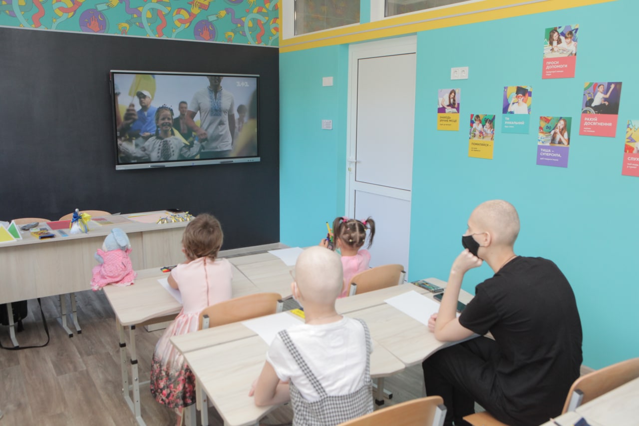У Харкові продовжила роботу Школа супергероїв для дітей з онкологією