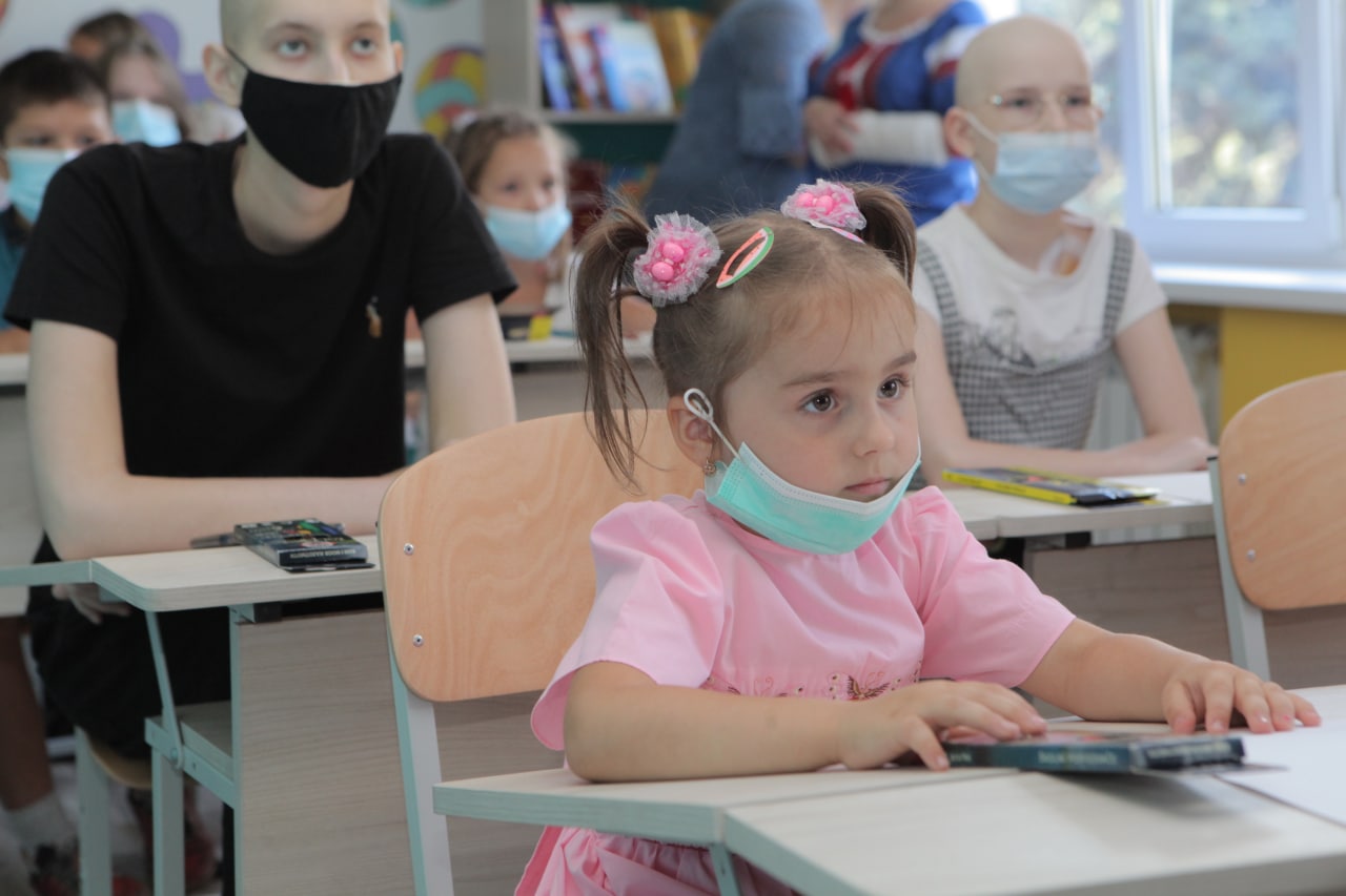 У Харкові продовжила роботу Школа супергероїв для дітей з онкологією