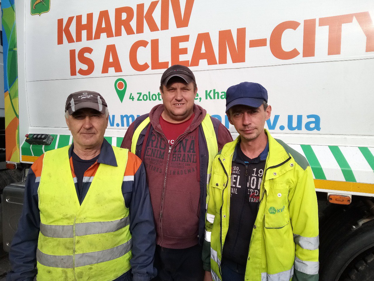 У Харкові прибирають сміття в районах біля промзони