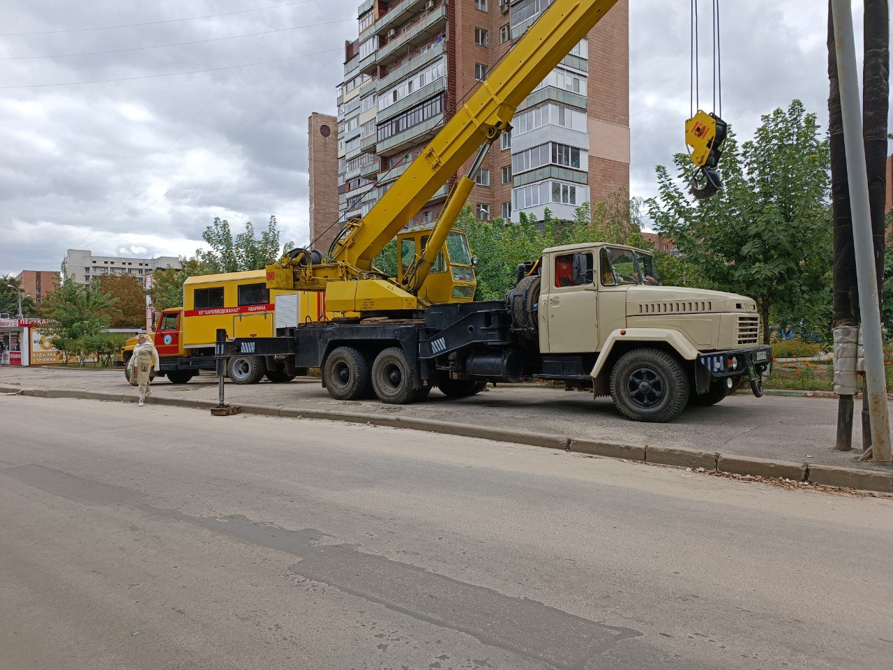 У Новобаварському районі ліквідували серйозне пошкодження на водоводі