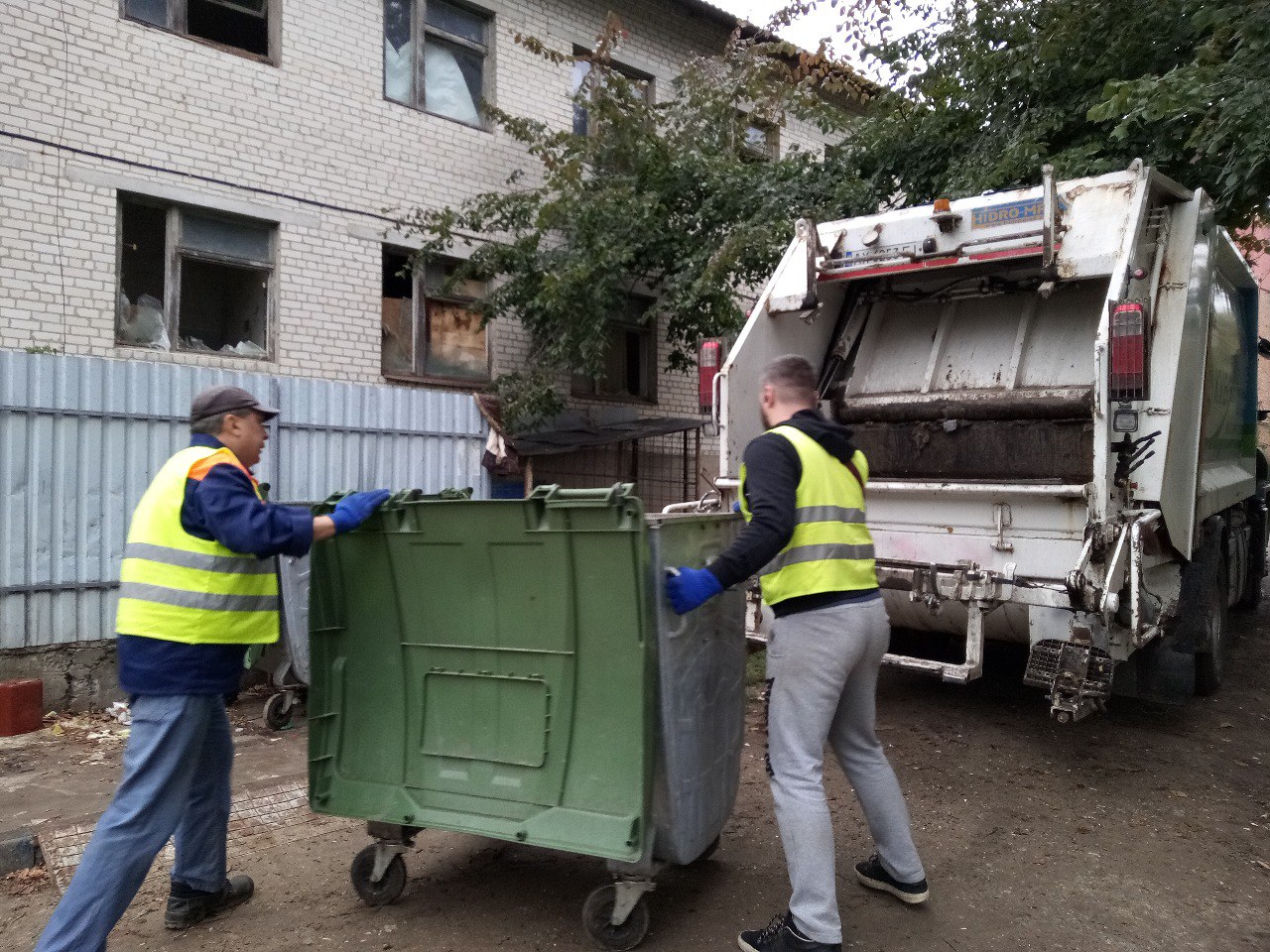 Із селища Кулиничі щодня вивозять понад 30 кубометрів відходів