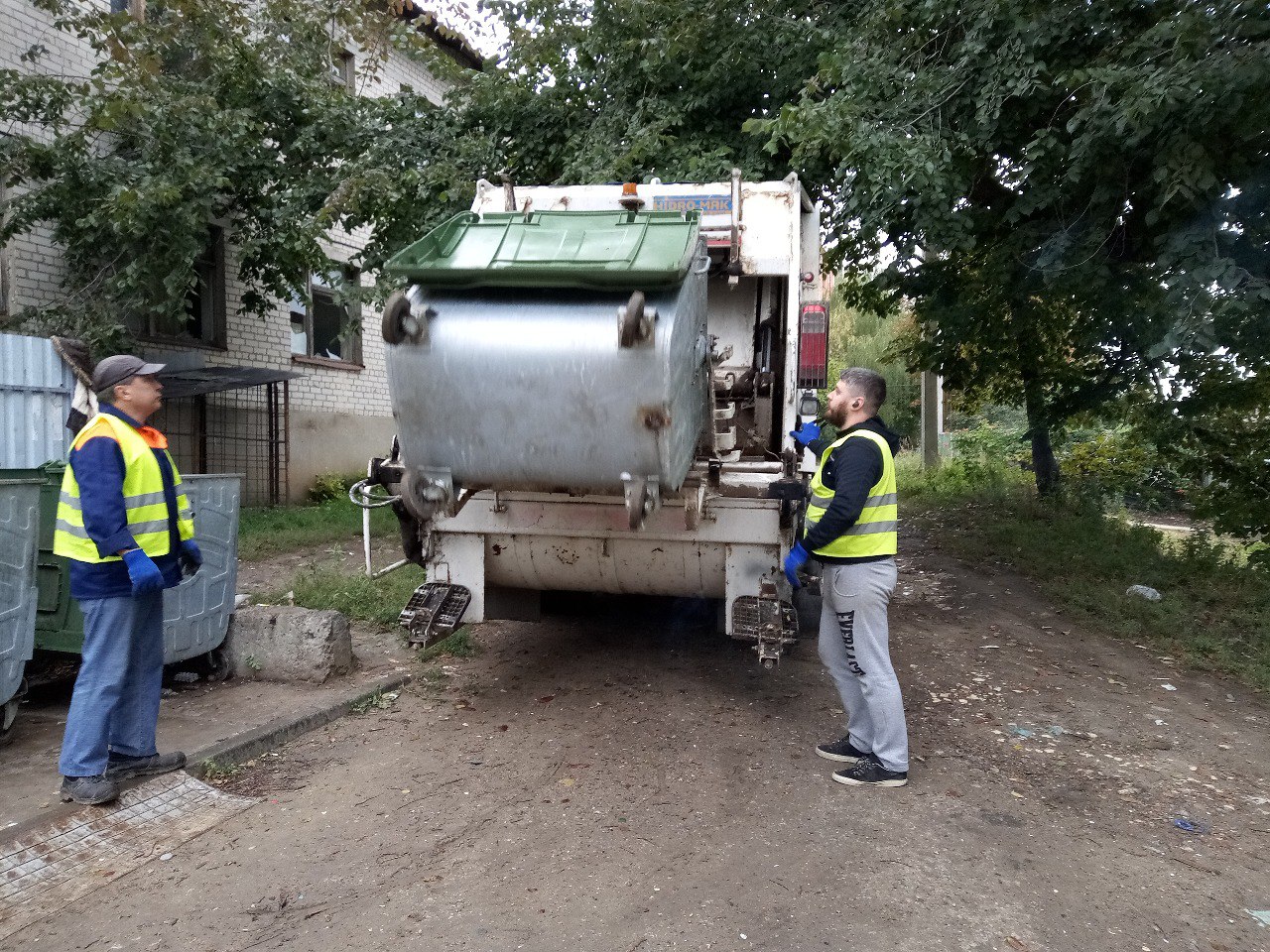 Із селища Кулиничі щодня вивозять понад 30 кубометрів відходів