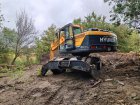У селищі П'ятихатки відновлюють зруйновані обстрілами водоводи