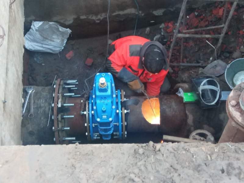 У Новобаварському районі відновлюють водопостачання