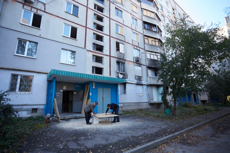 На Північній Салтівці відновлюють житловий фонд та готуються до зими