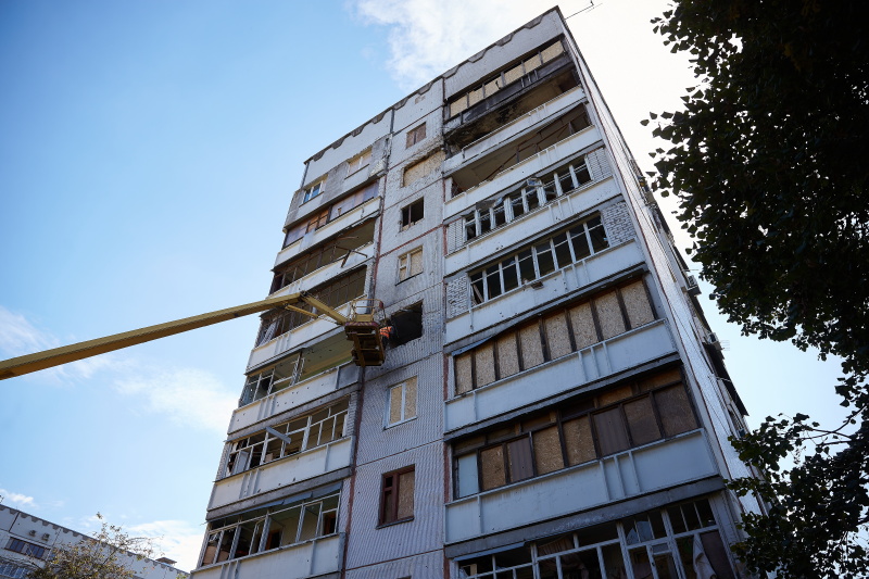 На Північній Салтівці відновлюють житловий фонд та готуються до зими