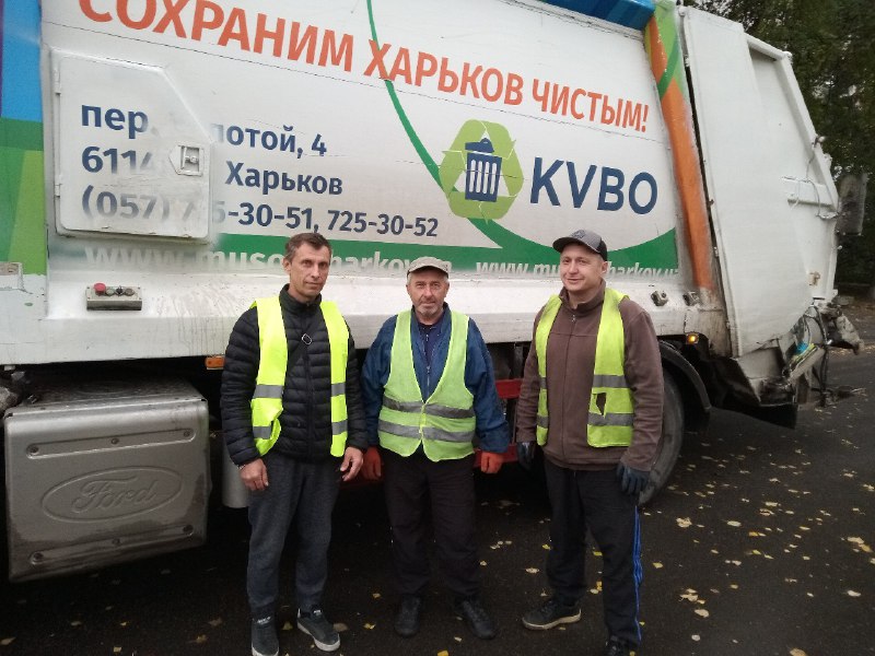 У Харкові наводять лад, незважаючи на ракетні обстріли
