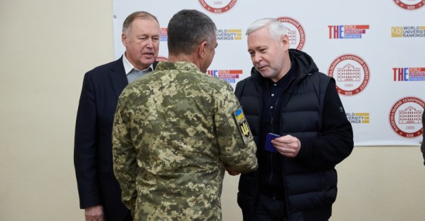 Ігор Терехов вручив працівникам ХПІ медалі за оборону міста