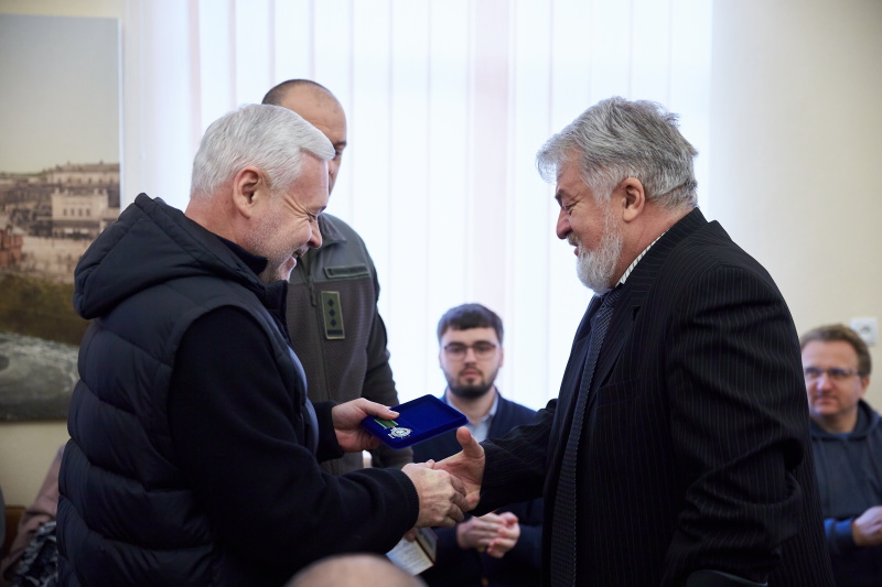 Ігор Терехов вручив працівникам ХПІ медалі за оборону міста