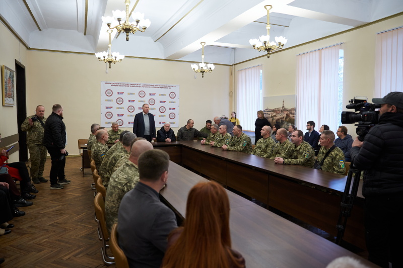Ігор Терехов вручив працівникам ХПІ медалі за оборону міста