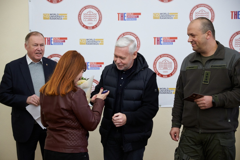 Ігор Терехов вручив працівникам ХПІ медалі за оборону міста