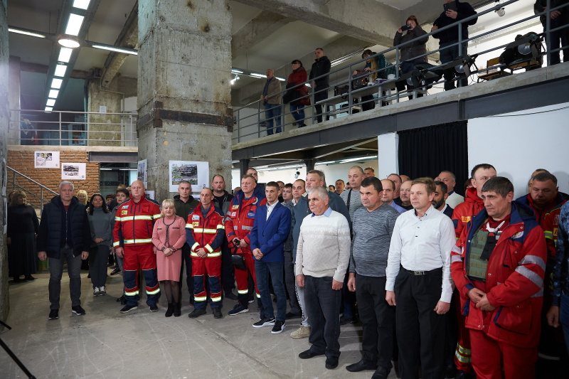 Ігор Терехов нагородив водіїв міського транспорту та дорожників