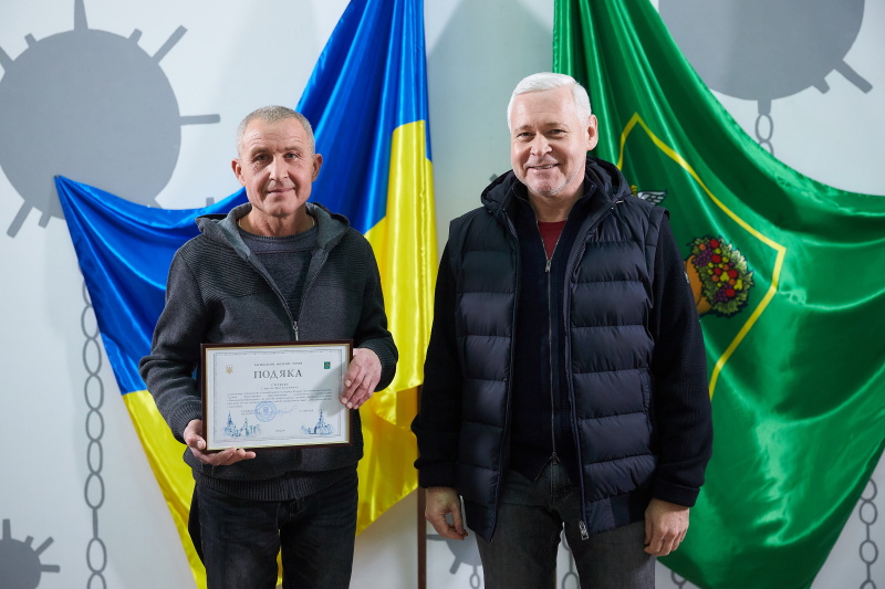 Ігор Терехов нагородив водіїв міського транспорту та дорожників