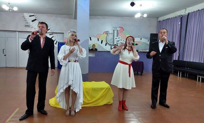 Харківські артисти виступають для військових та переселенців