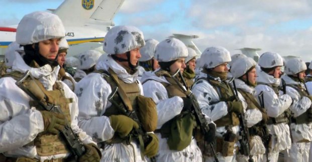 Ігор Терехов вітає представників Десантно-штурмових військ