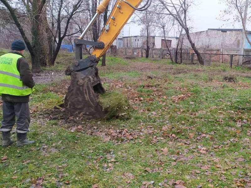 У Новобаварському районі ремонтують водопровідні мережі