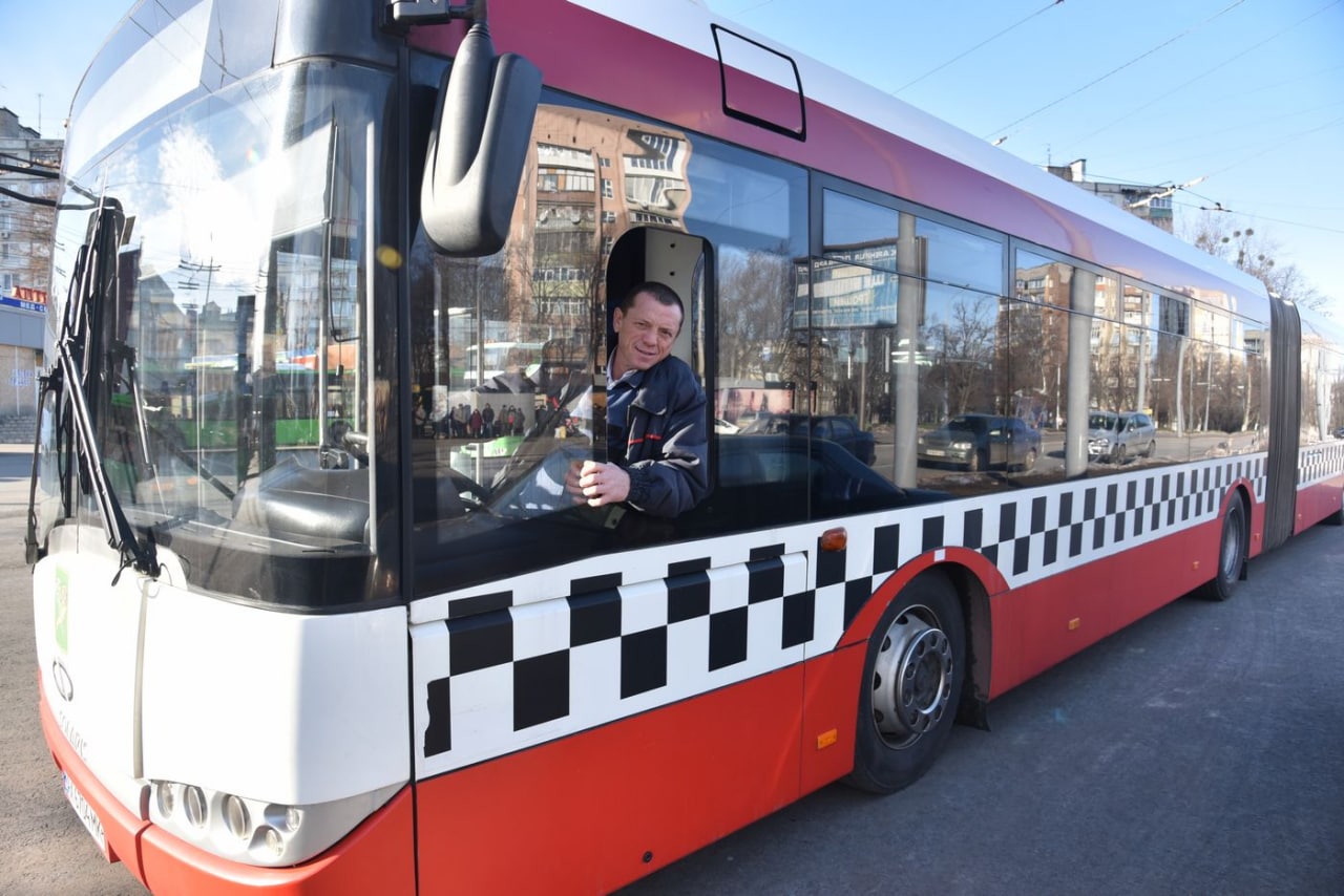 #Обличчя_Харкова. Максим Бронніков – водій автобуса, який розвозив гуманітарну допомогу