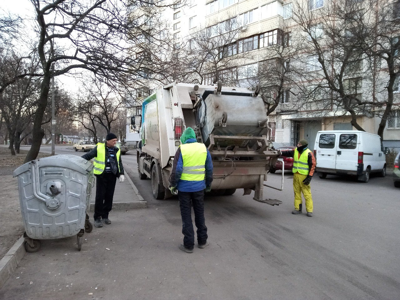 КВПВ наводить лад на проспекті Гагаріна та вулиці Одеській