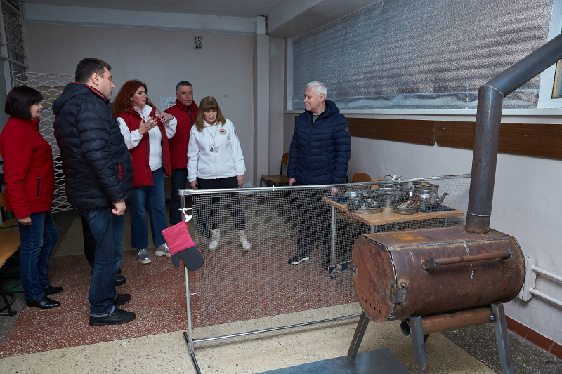 Червоний Хрест допомагає облаштовувати у Харкові «пункти незламності»