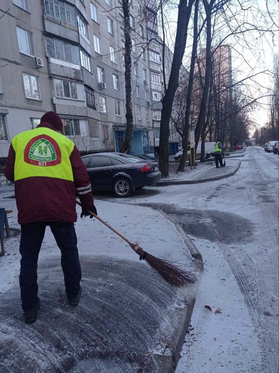 У Харкові сніг прибирають понад дві тисячі комунальників