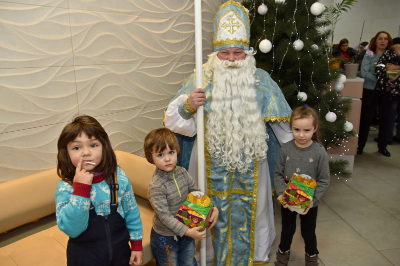 Дітей із багатодітних сімей привітали з Днем Святого Миколая