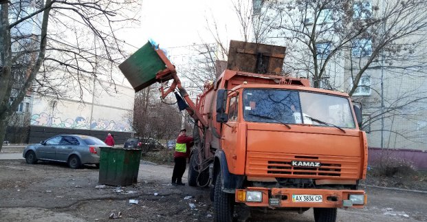 Бригади КВПВ наводять лад на Нових Будинках