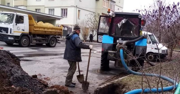 У Харкові усувають 15 аварій на водоводах