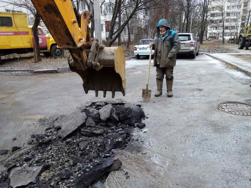 У Харкові усувають 15 аварій на водоводах