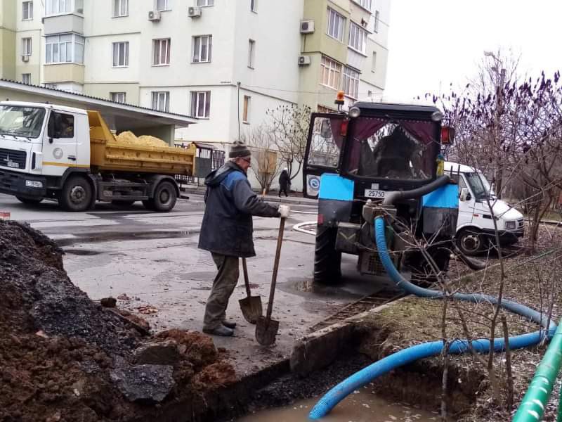 У Харкові усувають 15 аварій на водоводах