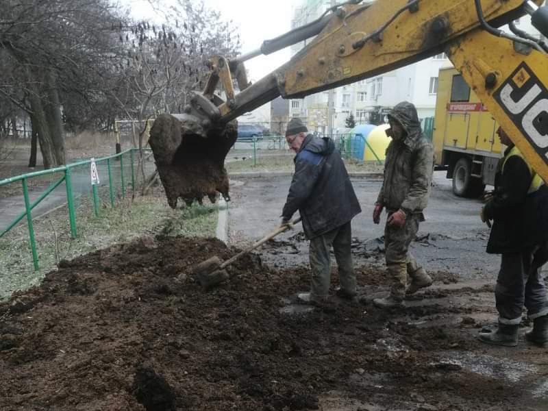 У Харкові усувають 15 аварій на водоводах