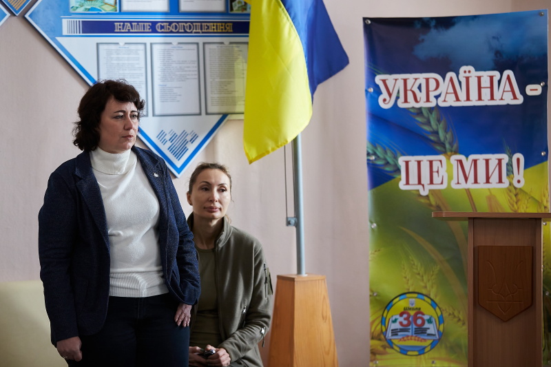 У Харкові вручили планшети учням зруйнованої спеціалізованої школи №134