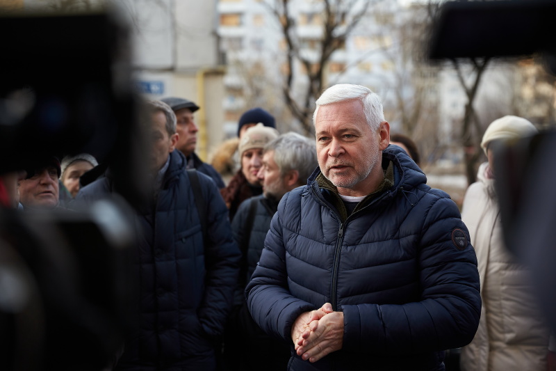 Ігор Терехов зустрівся з мешканцями однієї з найбільш зруйнованих багатоповерхівок у Київському районі