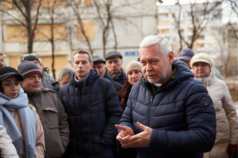 Ігор Терехов зустрівся з мешканцями однієї з найбільш зруйнованих багатоповерхівок у Київському районі