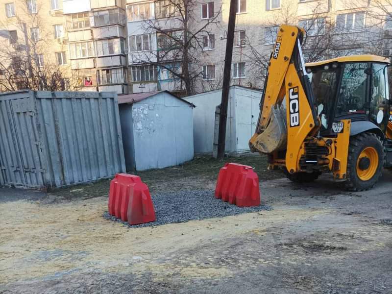 У Харкові за тиждень відремонтували понад 100 оглядових колодязів