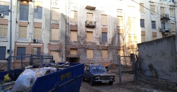 КП «Комплекс з вивозу побутових відходів» ліквідує наслідки обстрілів