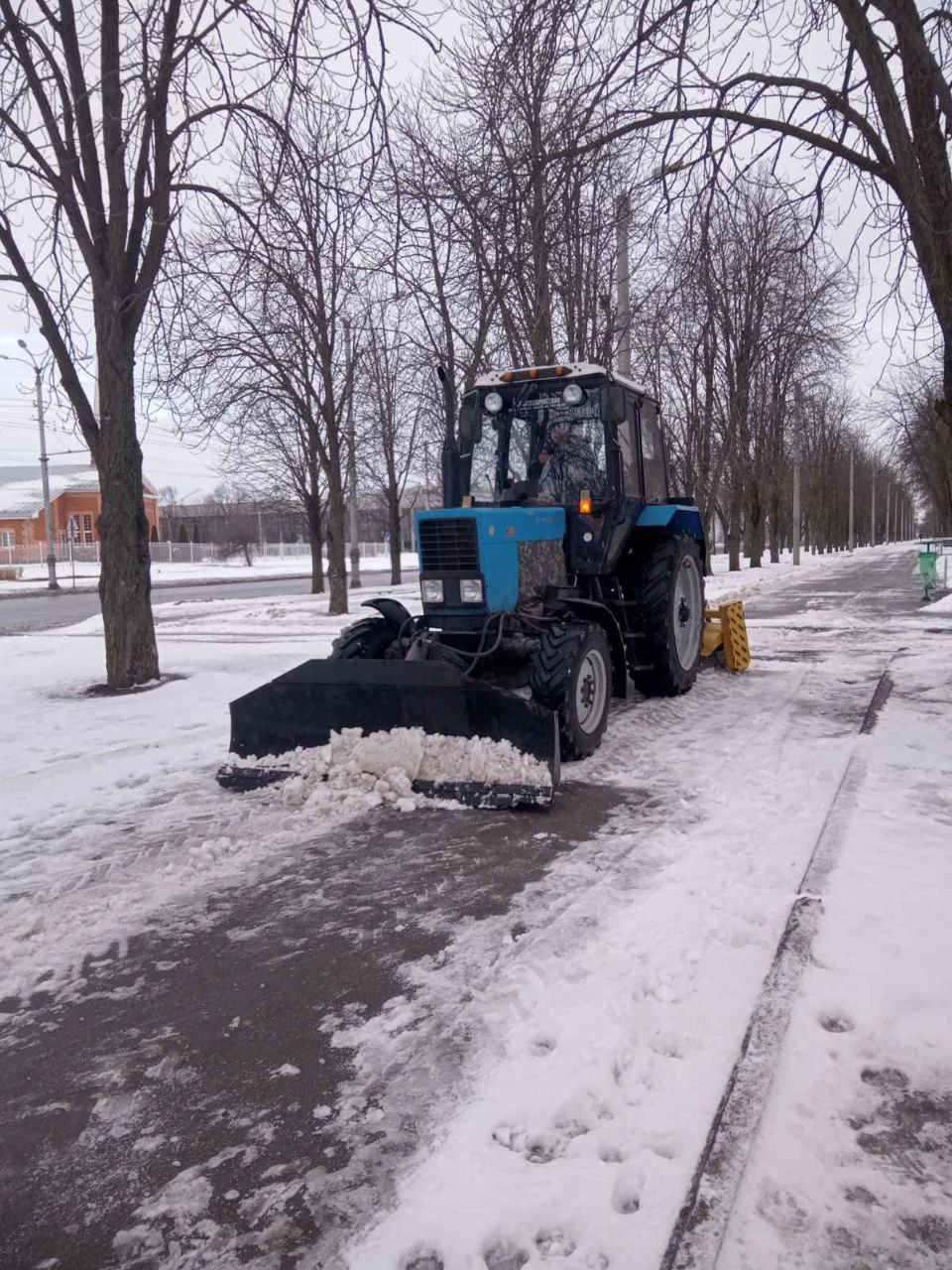 У Харкові прибирають сніг близько 1700 комунальників