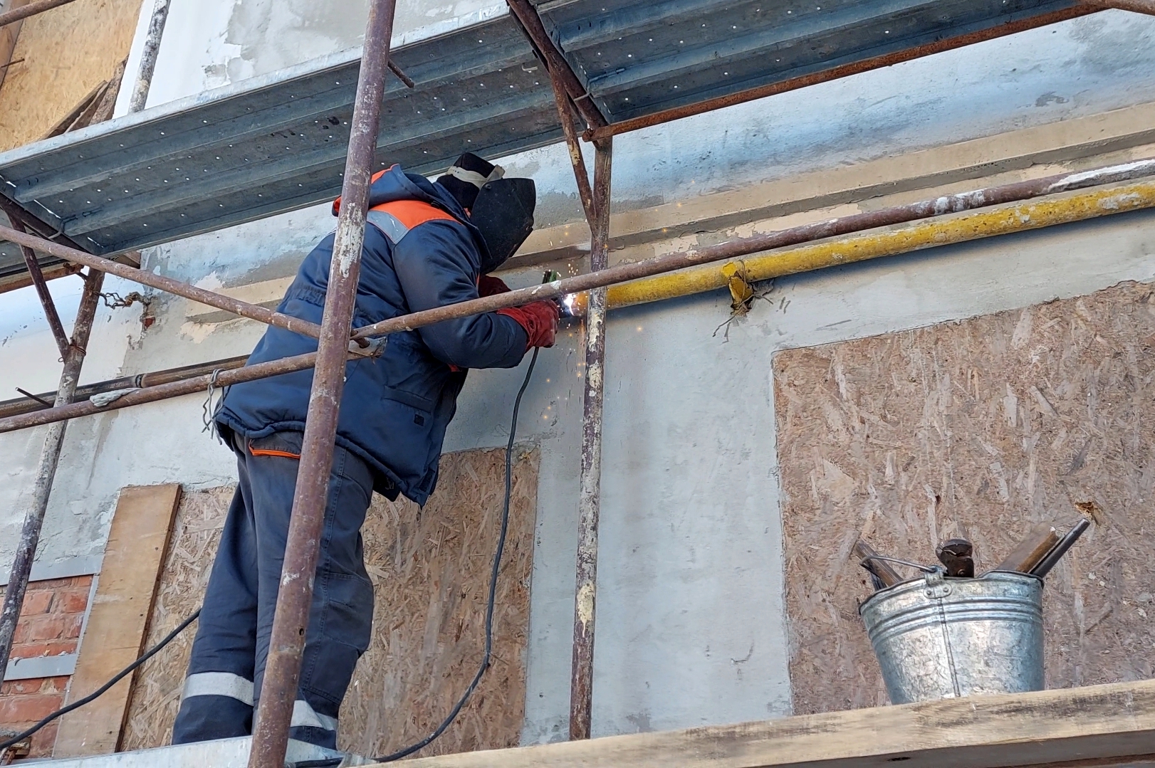 У Харкові повернули газопостачання до відновленого після обстрілів будинку