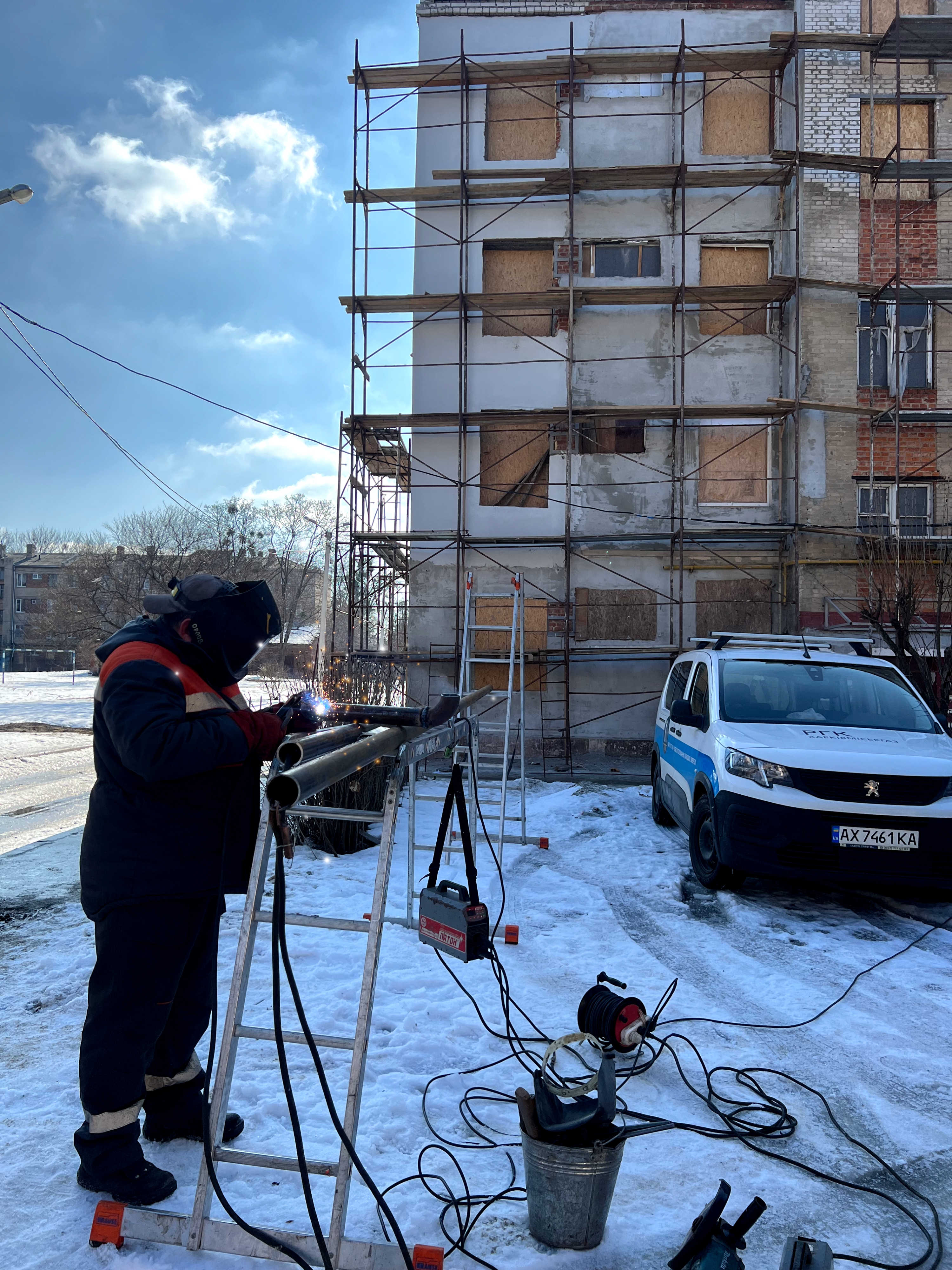 У Харкові повернули газопостачання до відновленого після обстрілів будинку
