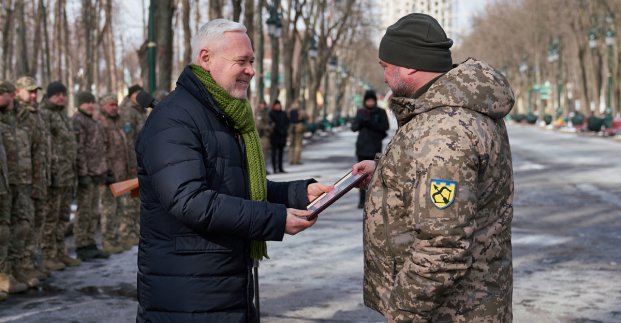 Ігор Терехов нагородив військовослужбовців ТрО за оборону Харкова